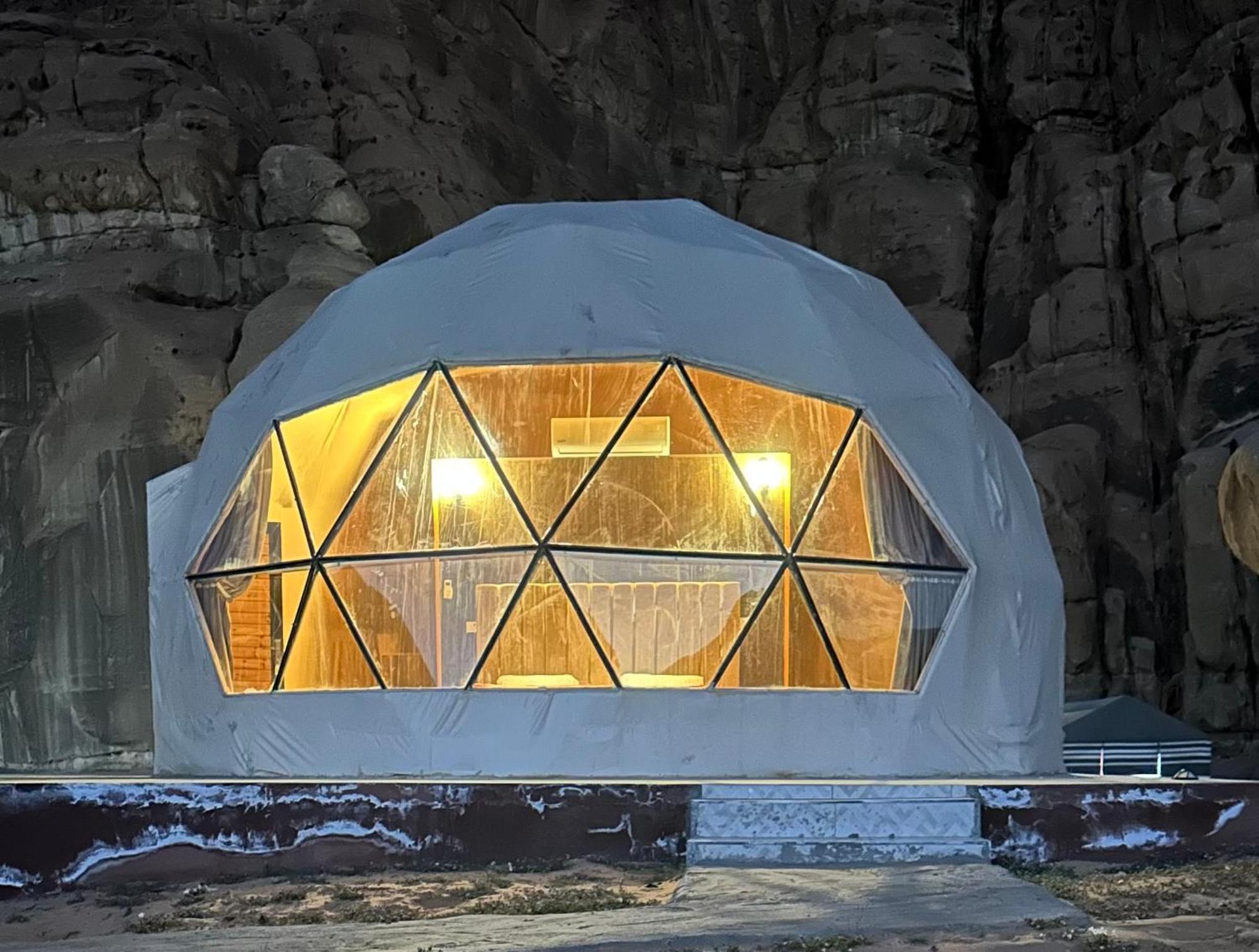 Scarlet Luxury Camp Wadi Rum Zewnętrze zdjęcie