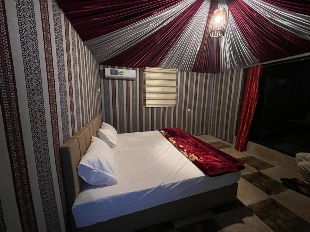 Scarlet Luxury Camp Wadi Rum Zewnętrze zdjęcie