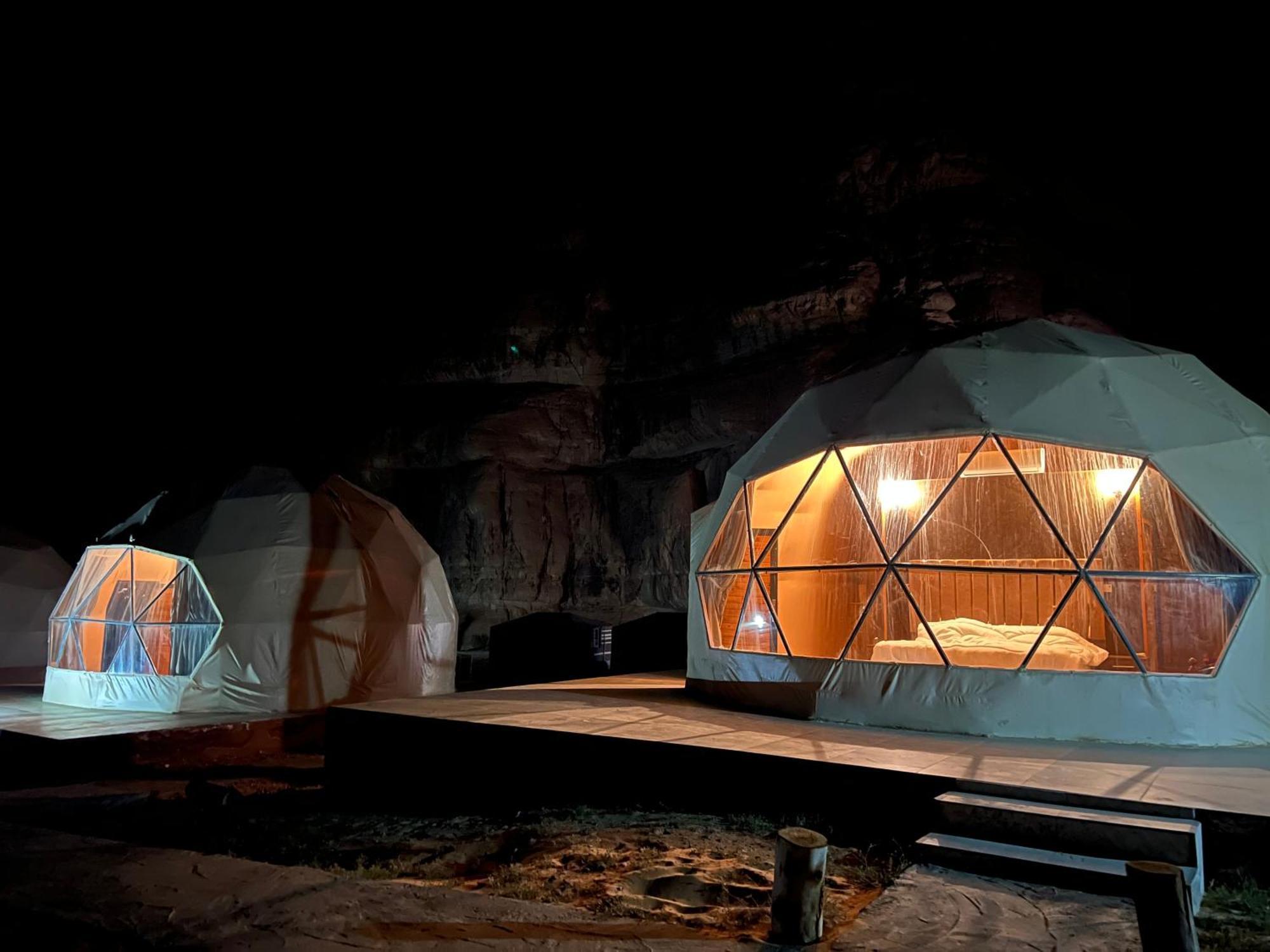 Scarlet Luxury Camp Wadi Rum Zewnętrze zdjęcie