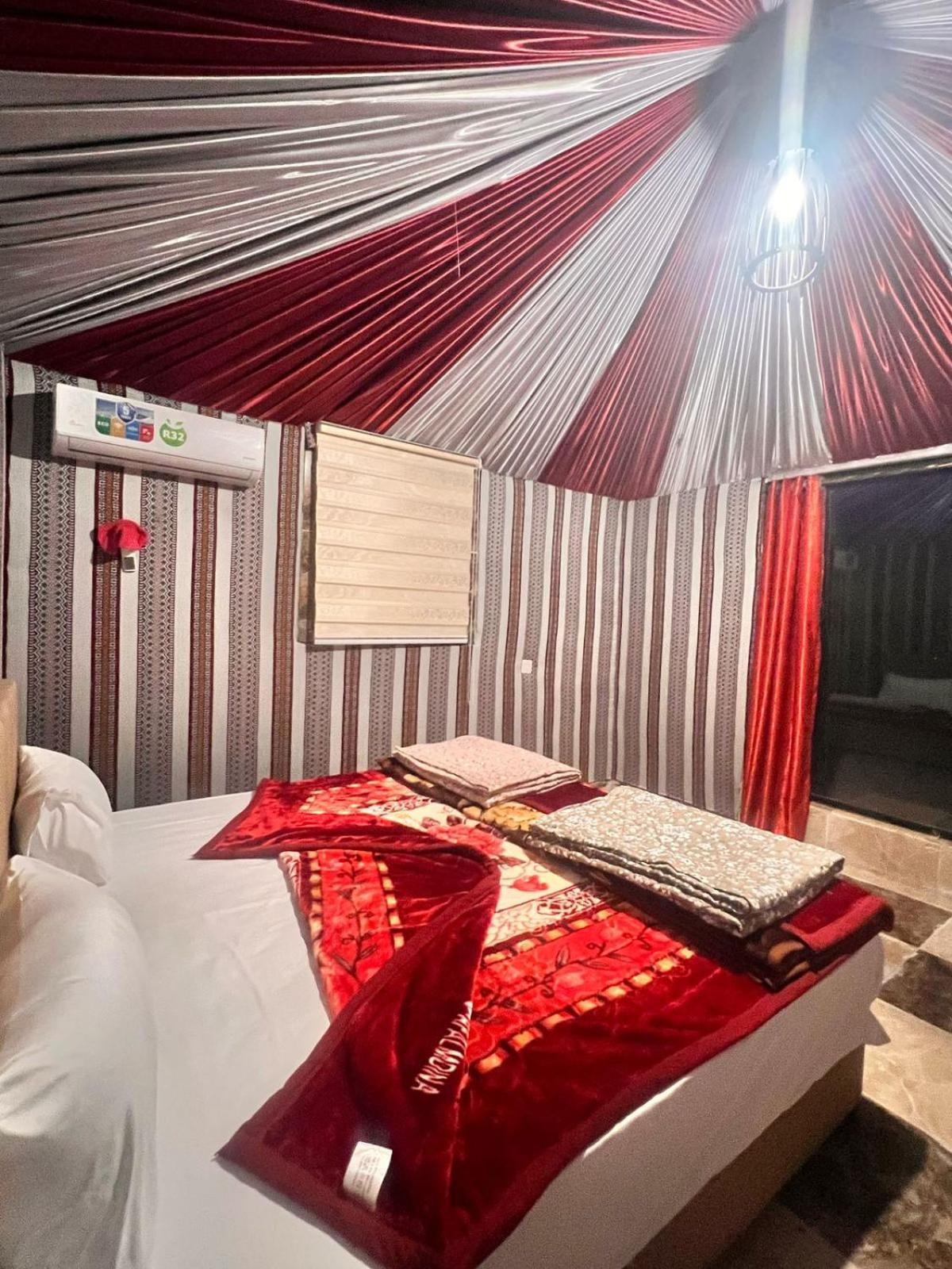 Scarlet Luxury Camp Wadi Rum Zewnętrze zdjęcie