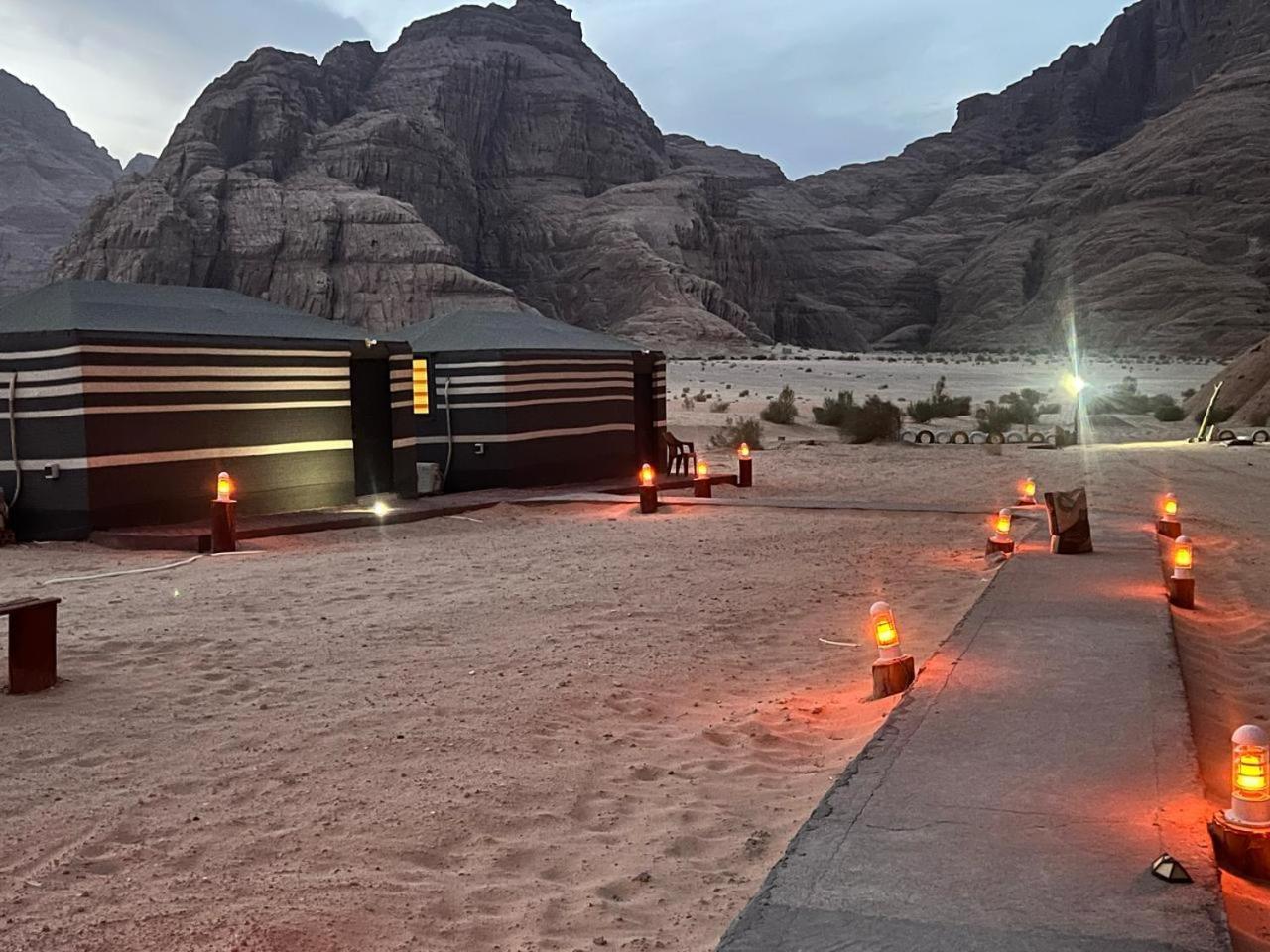 Scarlet Luxury Camp Wadi Rum Zewnętrze zdjęcie