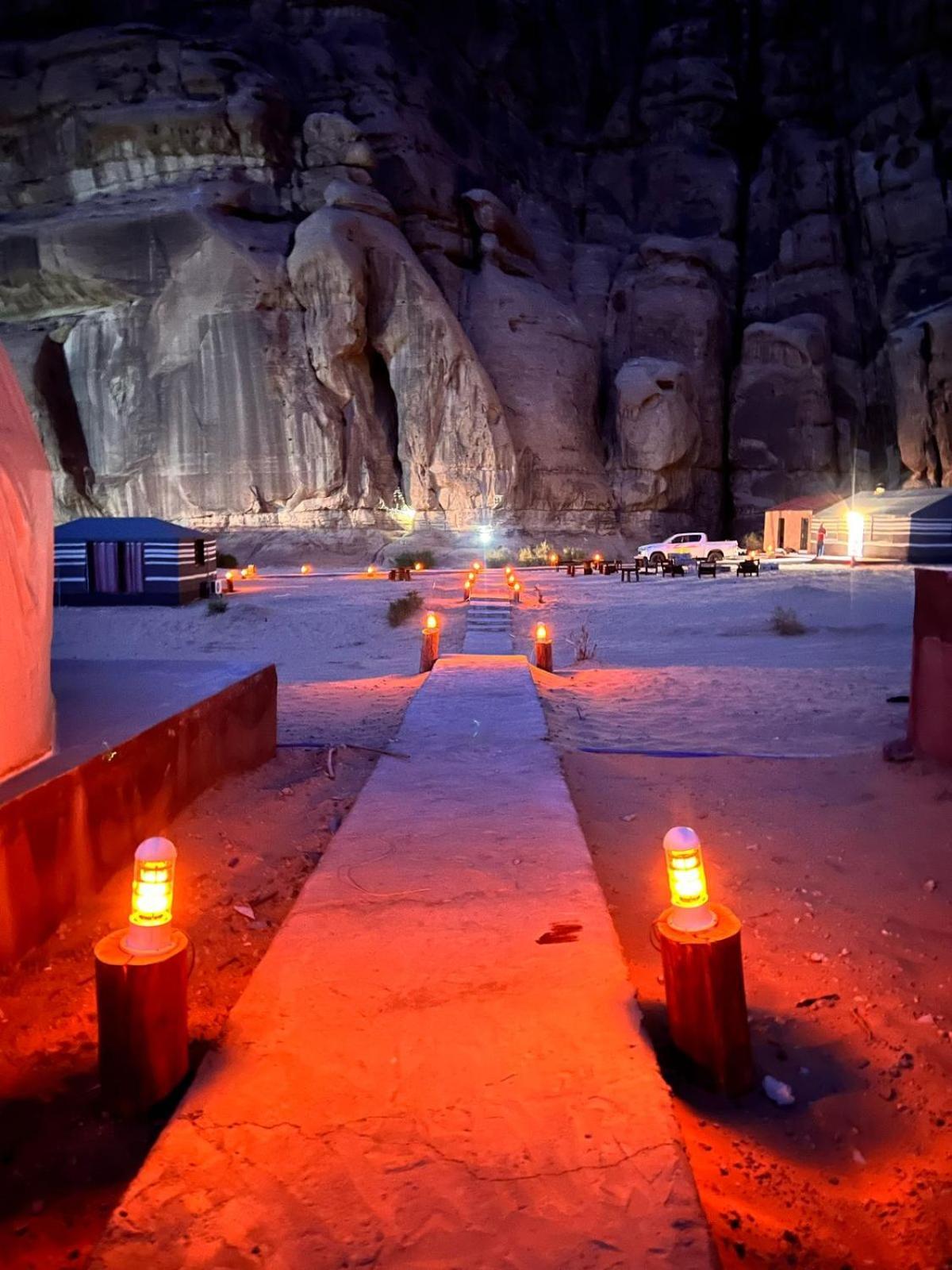 Scarlet Luxury Camp Wadi Rum Zewnętrze zdjęcie