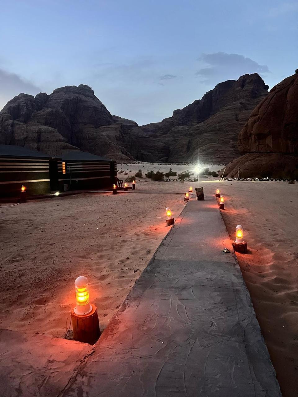 Scarlet Luxury Camp Wadi Rum Zewnętrze zdjęcie