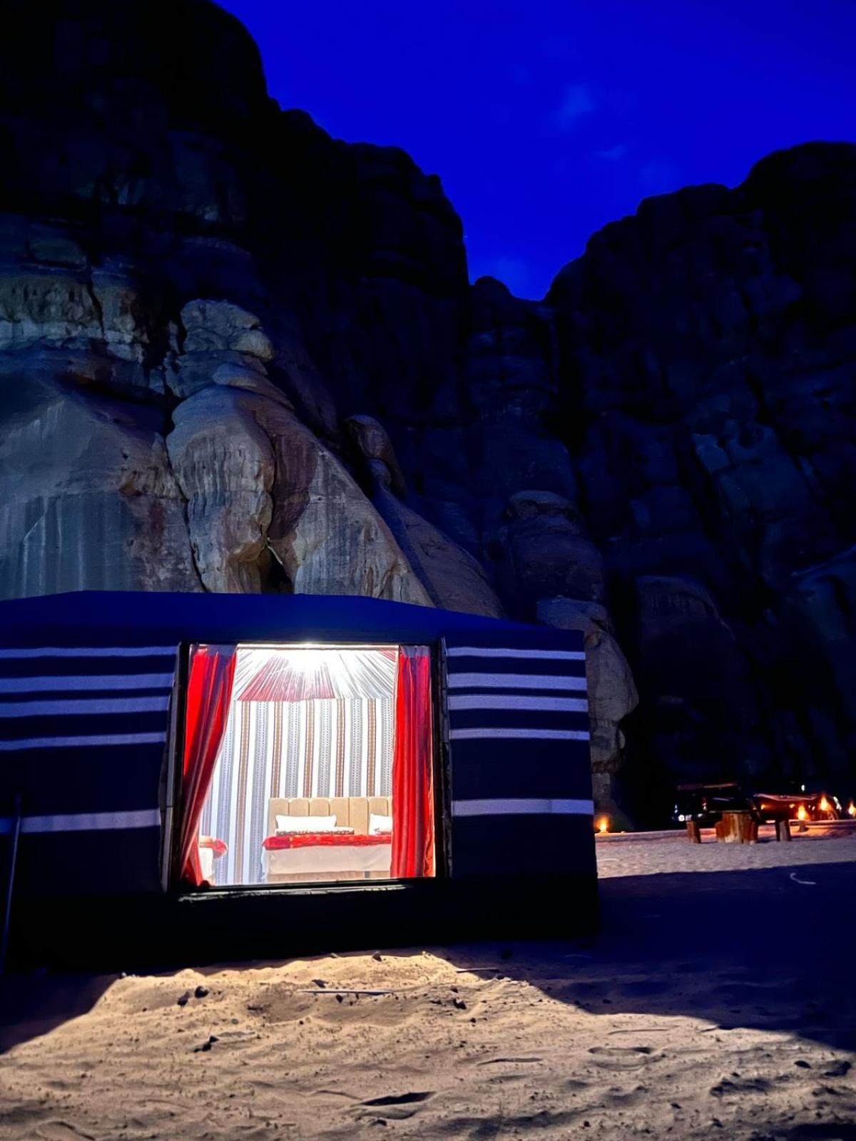 Scarlet Luxury Camp Wadi Rum Zewnętrze zdjęcie